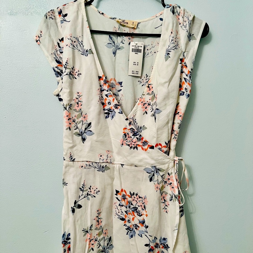 Hollister size small wrap dress